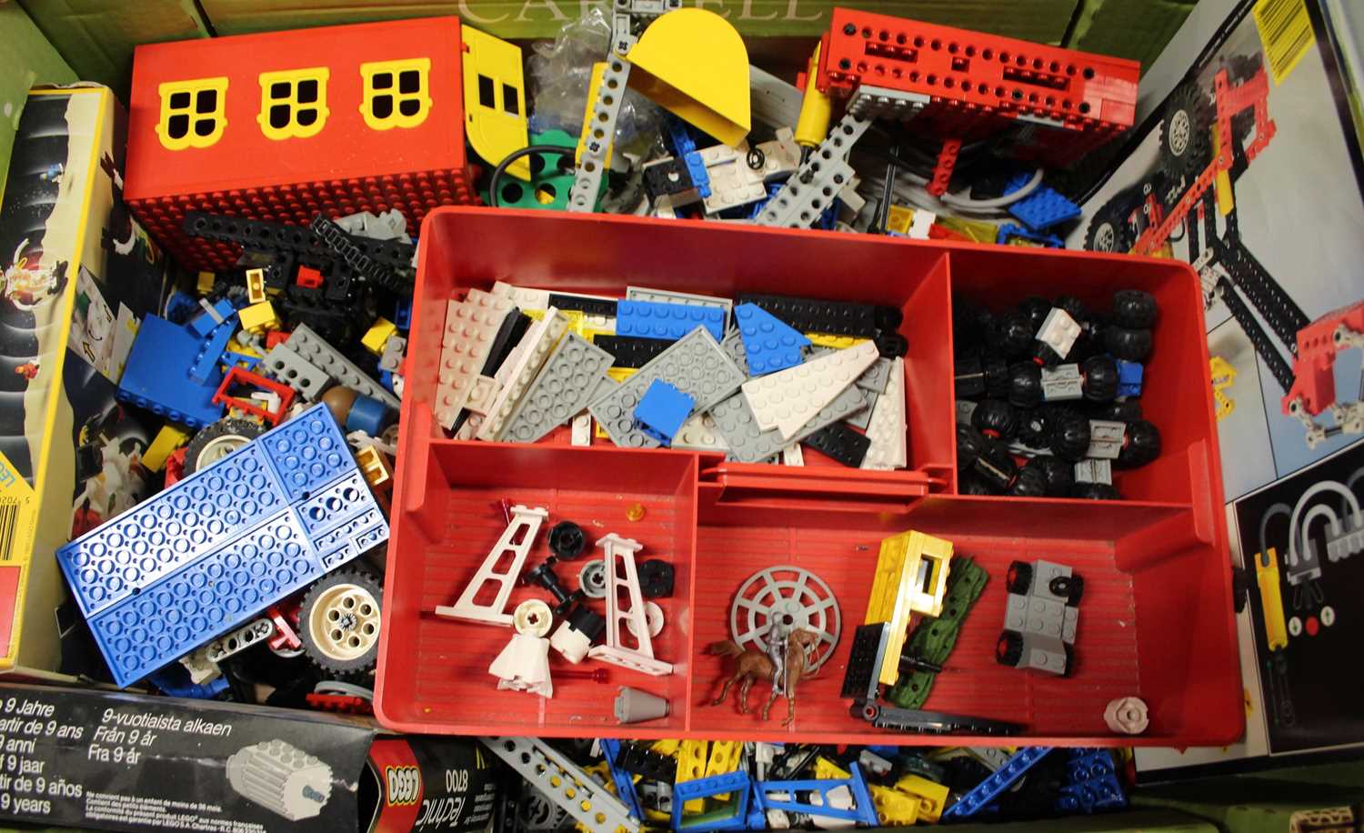 Lot 1519 - A tray containing loose Lego parts,...