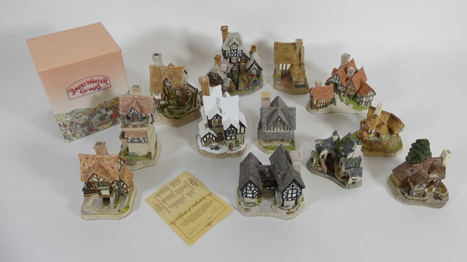 Lot 114 - A collection of 12 various David Winter...