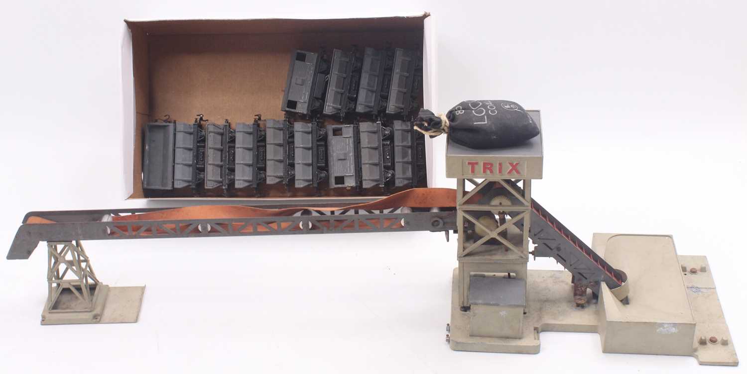 Lot 570 - Trix Twin 788 elevator conveyor set,...