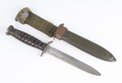 Lot 3304 - A US Army M3 trench knife, the 16.5cm blade...