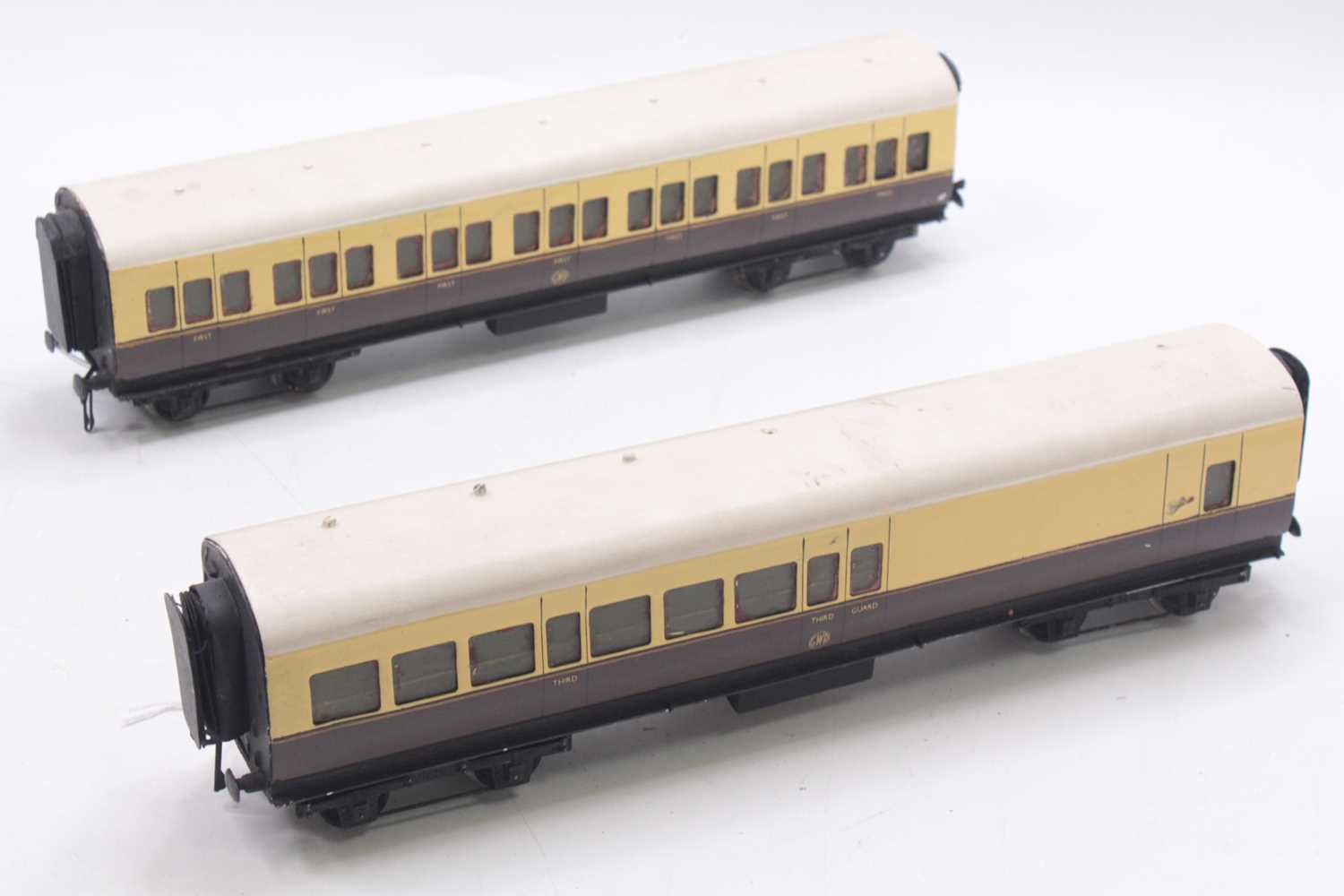 Lot 129 - Two 0 gauge Exley GWR coaches, to include a...
