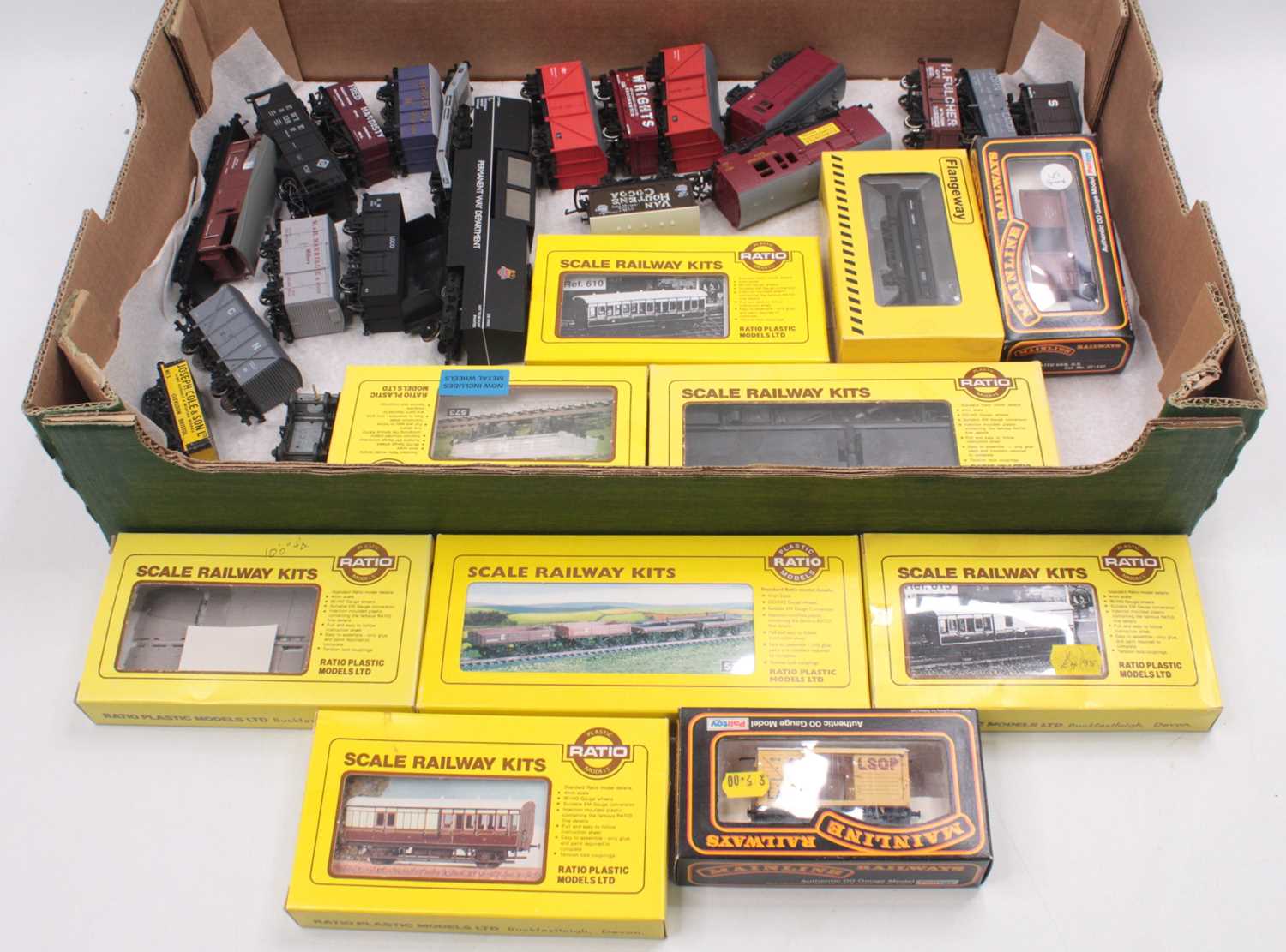 Lot 438 - One tray containing various wagons, all 00...