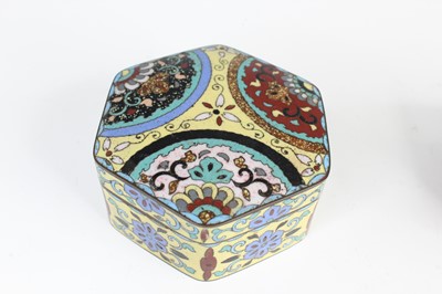 Lot 2056 - A group of Chinese or Japanese small items,...