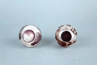 Lot 2013 - Two Chinese ‘dragon and phenix’ glass snuff...