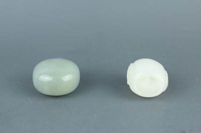 Lot 2016 - Two Chinese jade snuff bottles, Qing Dynasty,...