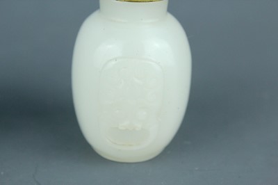 Lot 2016 - Two Chinese jade snuff bottles, Qing Dynasty,...
