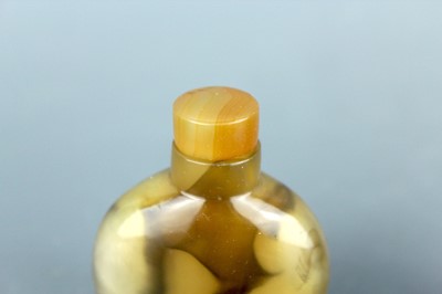 Lot 2017 - Two Chinese agate snuff bottles, 19th or 20th...