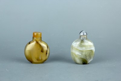 Lot 2017 - Two Chinese agate snuff bottles, 19th or 20th...