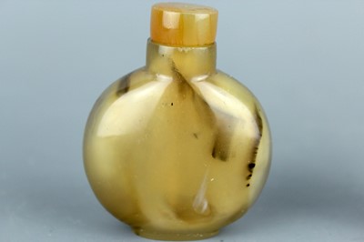 Lot 2017 - Two Chinese agate snuff bottles, 19th or 20th...