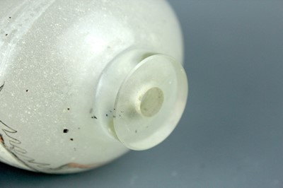 Lot 2021 - A large Chinese inside-painted glass snuff...