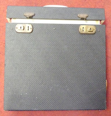 Lot 131 - A collection of vintage 12" LPs and 7" singles...