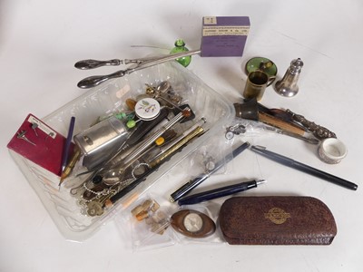 Lot 433 - A collection of writing implements, to include...