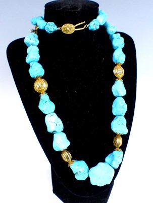 Lot 2643 - A heavy turquoise and yellow metal necklace,...