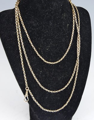 Lot 2669 - A yellow metal oval belcher link long guard...
