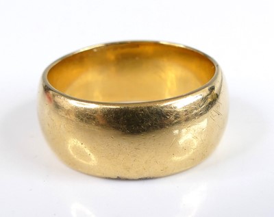 Lot 2685 - An 18ct yellow gold 9.2mm D-shaped wedding...