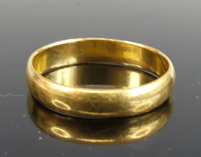 Lot 2741 - A 22ct gold court shaped wedding band, sponsor...