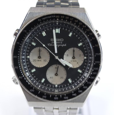 Lot 2779 - A Seiko quartz chronograph steel cased gent's...