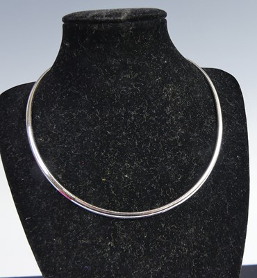 Lot 2825 - A 9ct white gold Omega necklet, with box clasp...