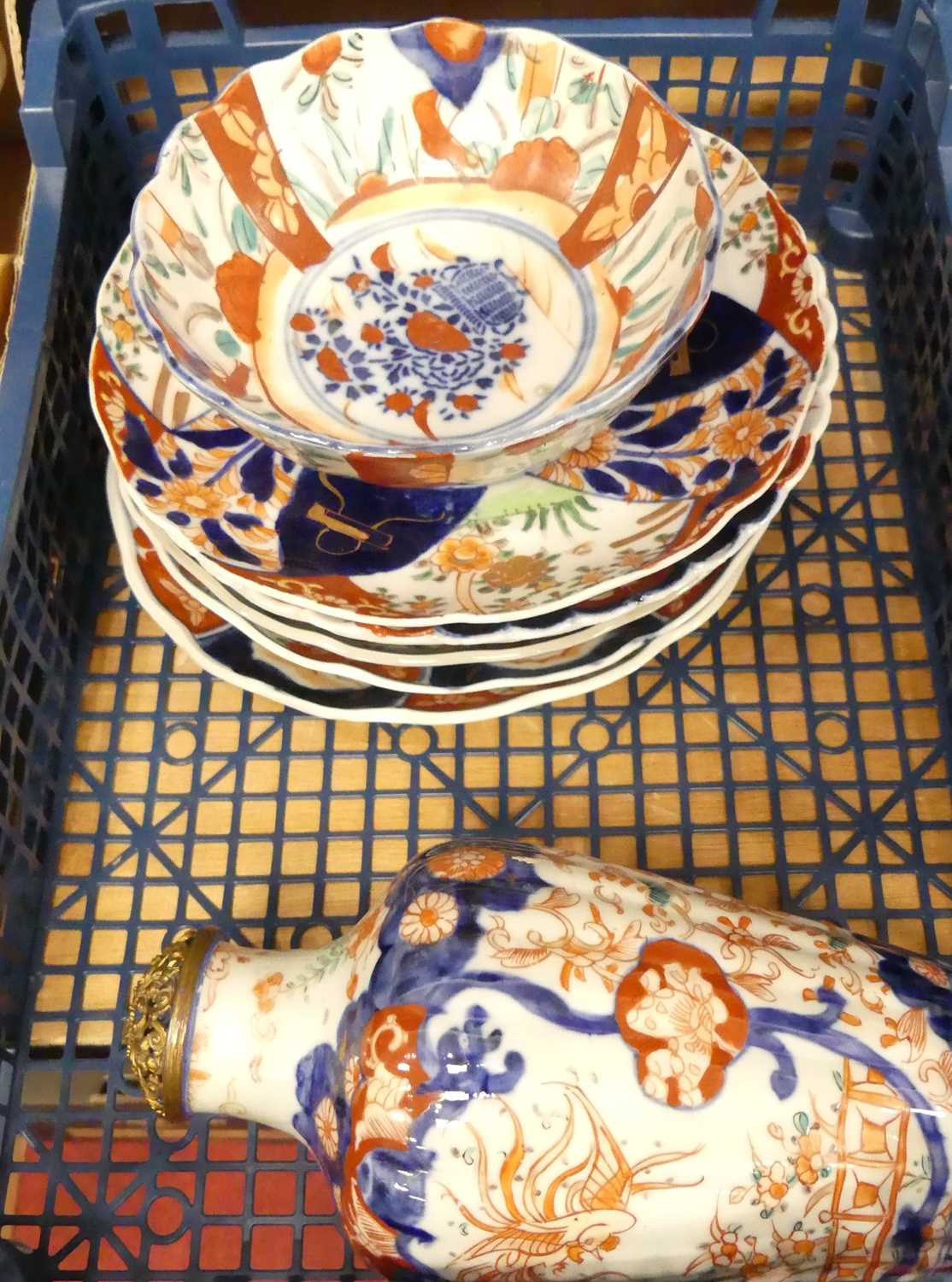 Lot 70 - A collection of Japanese Imari ware to include...