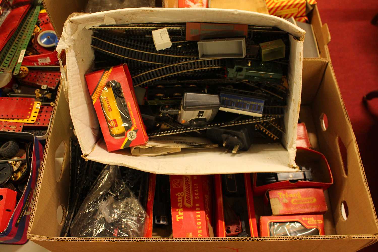Lot 1525 - 2 tray of mixed 00 Gauge Hornby and Triang...