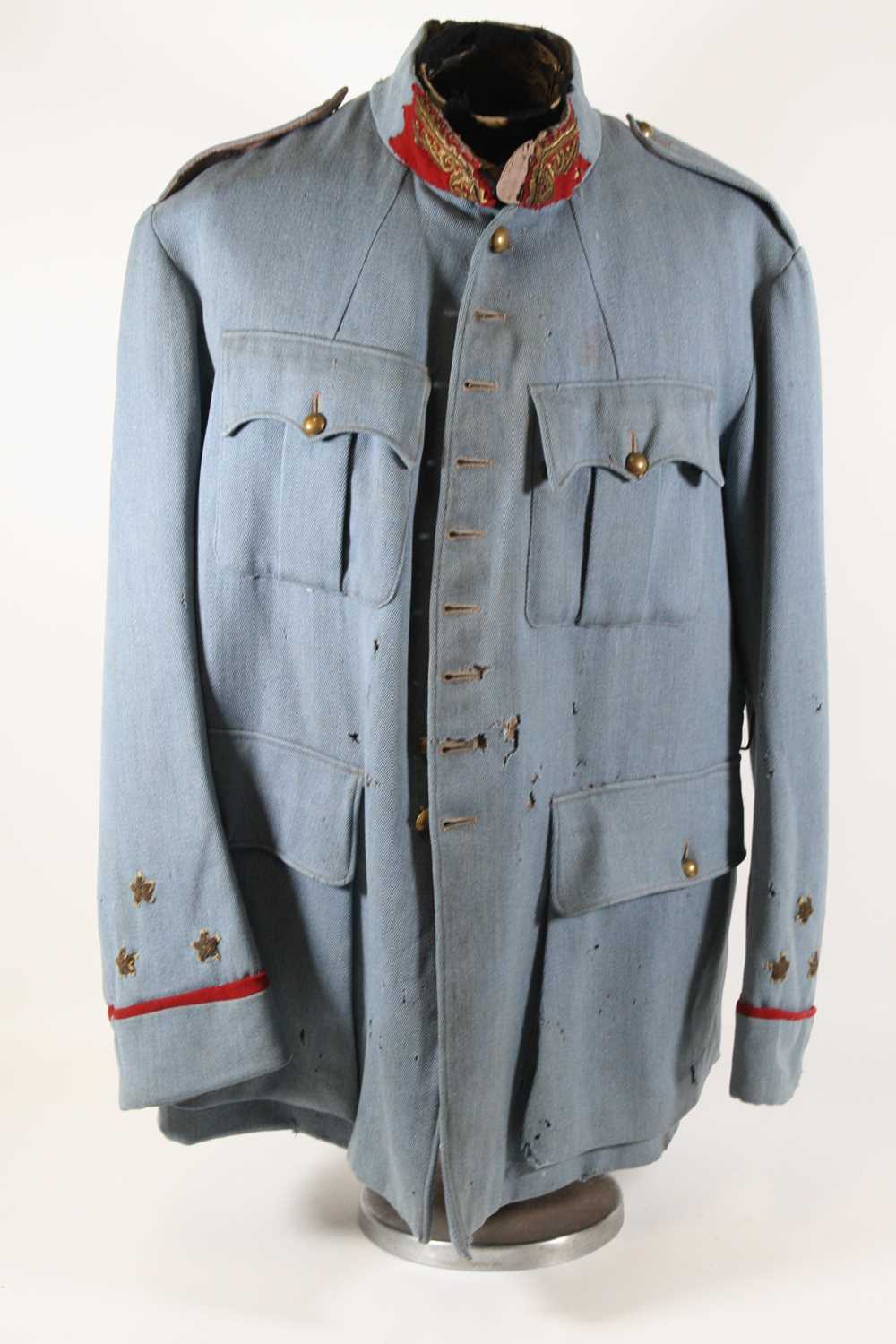 Lot 3202 - A WW I French Officers tunic, in blue cloth...