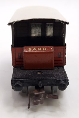 Lot 368 - Four rarer Hornby Dublo 3 rail wagons to...