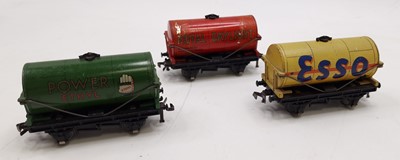 Lot 368 - Four rarer Hornby Dublo 3 rail wagons to...