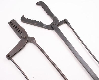 Lot 3531 - A 19th century iron frog gaff, having 14cm...
