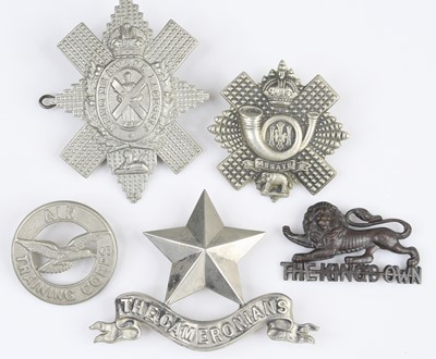 Lot 3478 - A collection of assorted cap badges, buttons...