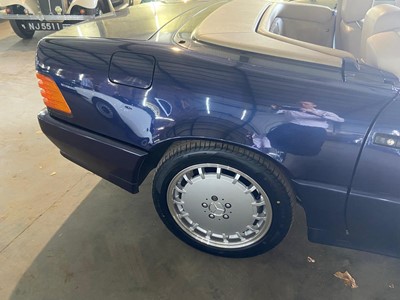 Lot 2920 - A 1995 Mercedes SL500 automatic convertible...