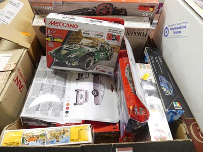 Lot 1537 - A quantity of mixed plastic kits to include a...