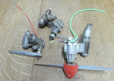 Lot 1540 - A collection of three used aircraft model...