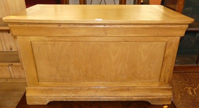 Lot 1371 - A contemporary blond oak hinge top blanket...