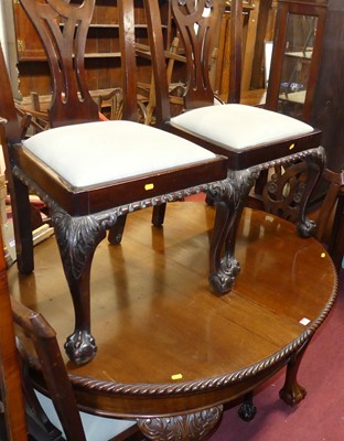 Lot 1401 - An early 20th century mahogany dining suite,...