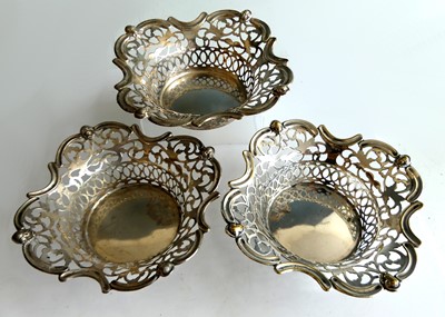 Lot 261 - An Edwardian pierced silver bonbon dish, of...
