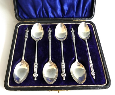Lot 284 - A cased set of six George V silver apostle...