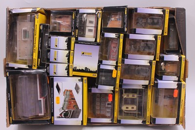 Lot 547 - One tray containing various N gauge Graham...