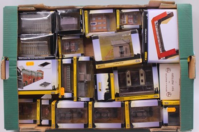 Lot 548 - One tray containing various Graham Farish N...