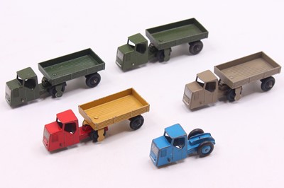 Lot 1250 - Dinky Toys group of 5 Mechanical Horses 33W to...