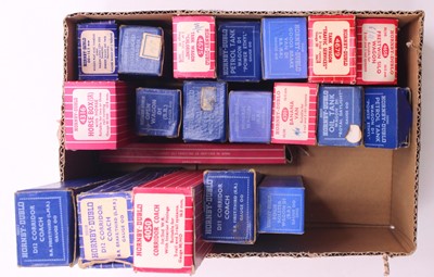 Lot 298 - 19 various boxed Hornby Dublo wagons and...