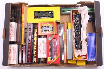 Lot 299 - Various vintage 00 gauge rolling stock to...
