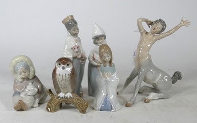 Lot 179 - A collection of Lladro figures, to include...