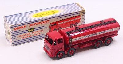 Lot 1095 - Dinky Toys No.943 Leyland Octopus Esso Tanker,...