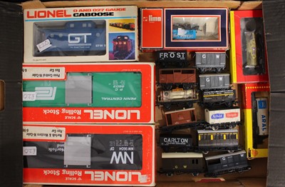 Lot 622 - 1 tray of mixed O and OO Gauge model trains,...