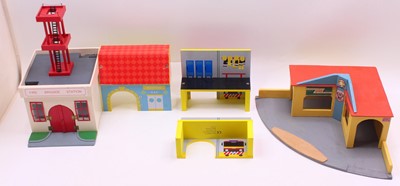 Lot 927 - Triang Minic Brigade Fire Station of wooden...