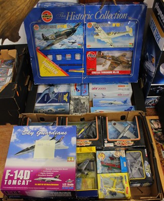 Lot 620 - 2 trays of mixed model aircraft and plastic...