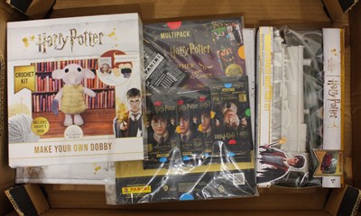 Lot 619 - Collection of Harry Potter related collectables