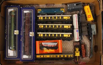 Lot 606 - 1 tray of mixed 00 Gauge Trains, to include...