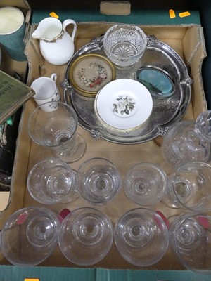 Lot 63 - A collection of ceramics and glass, to include...