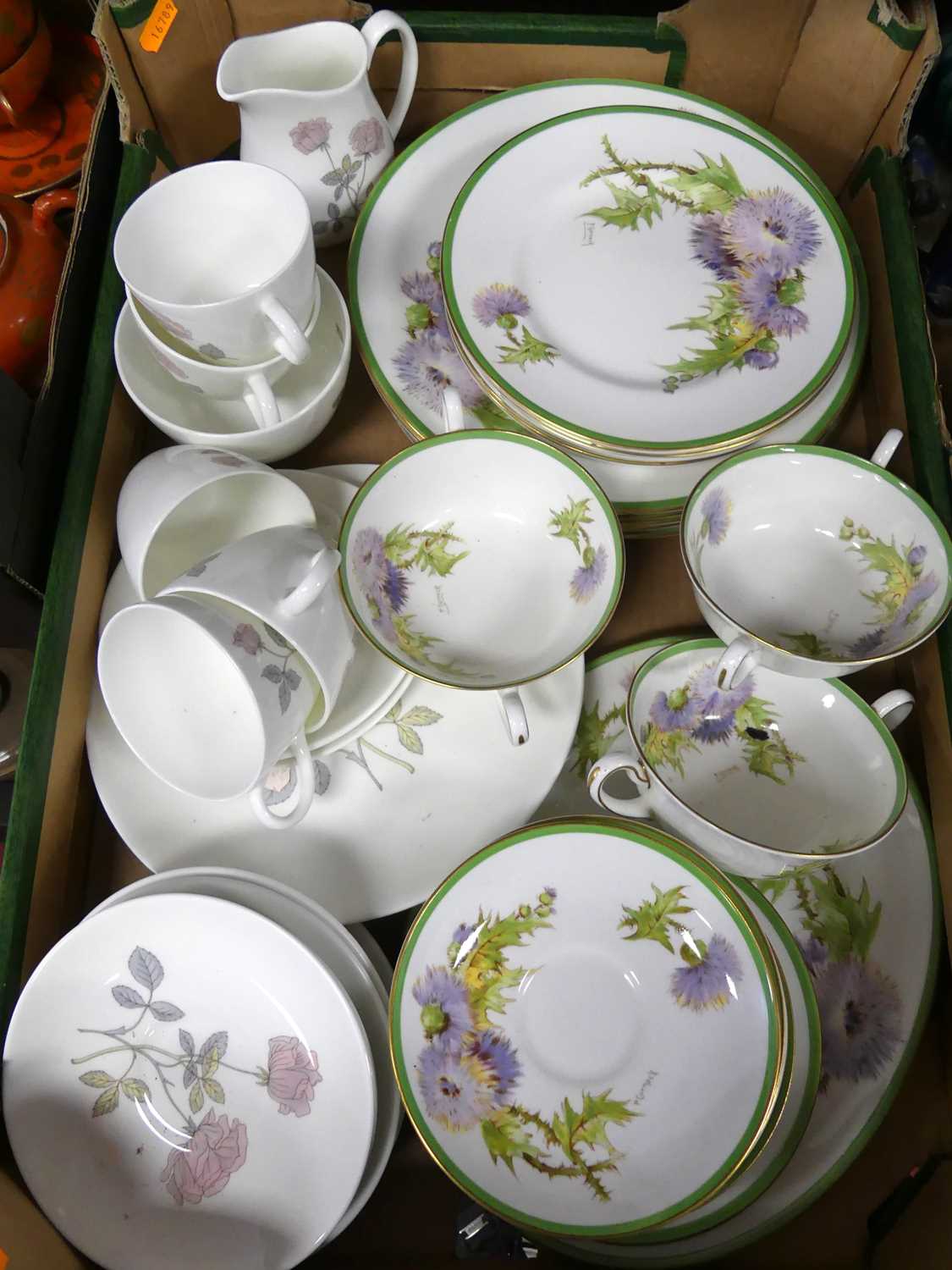 Lot 67 - A collection of Royal Doulton Glamis Thistle...